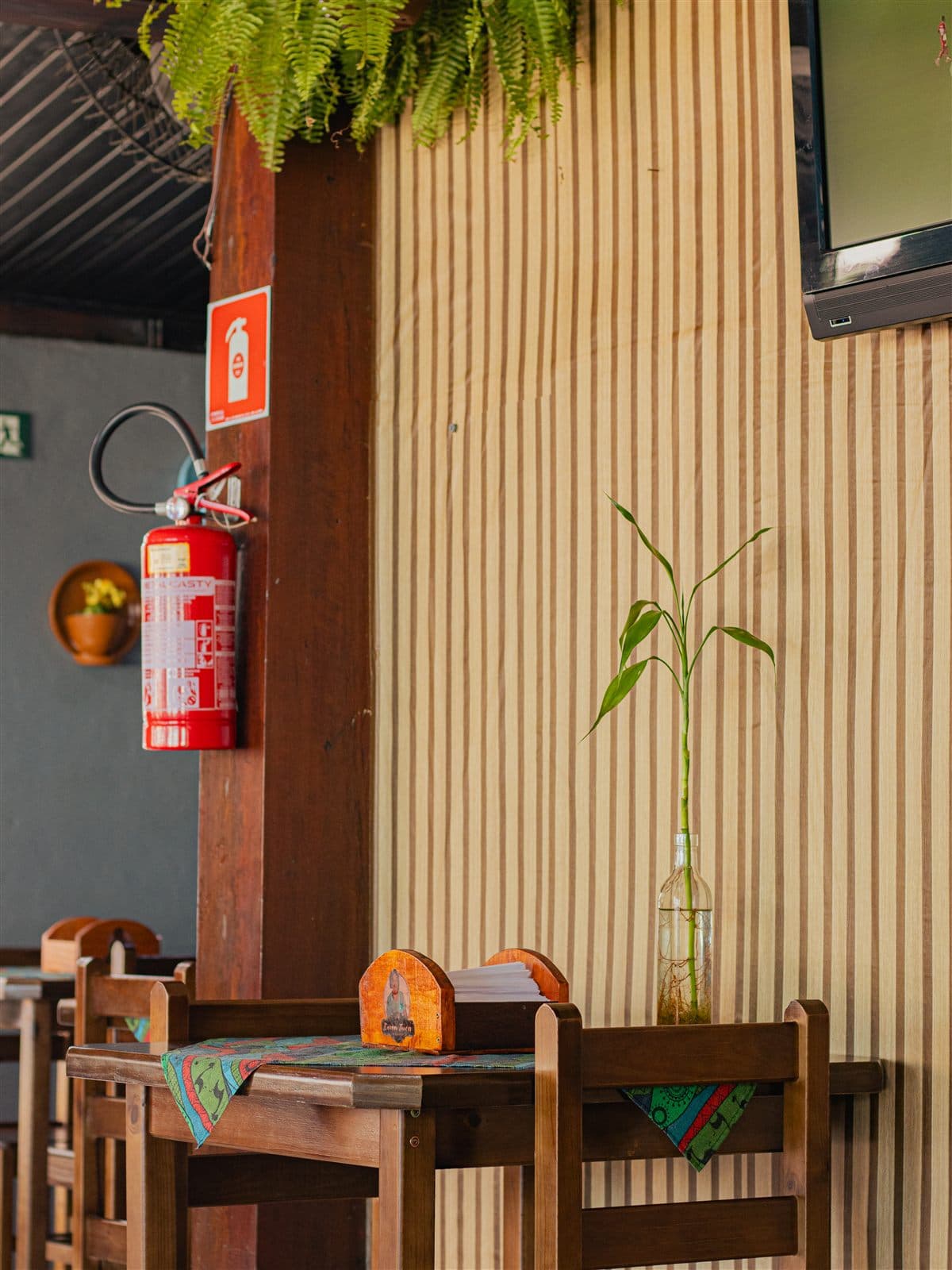 Salão e detalhes do Restaurante Dona Tuca